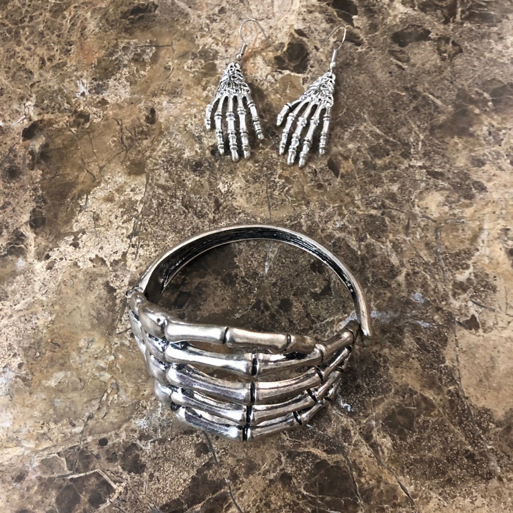 💀 Skeleton hands jewelry bundle Cuff bracelet & earrings Spooky Witchy Gothcore